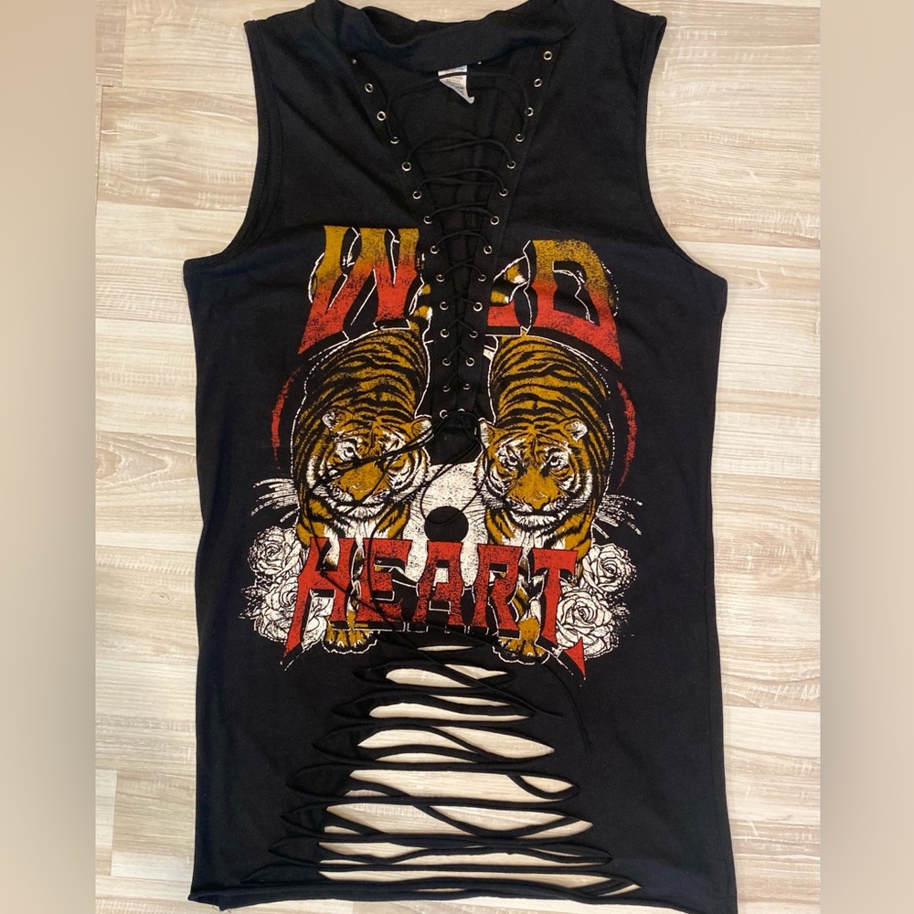 Graphic tee, sleeveless ripped style, size Large